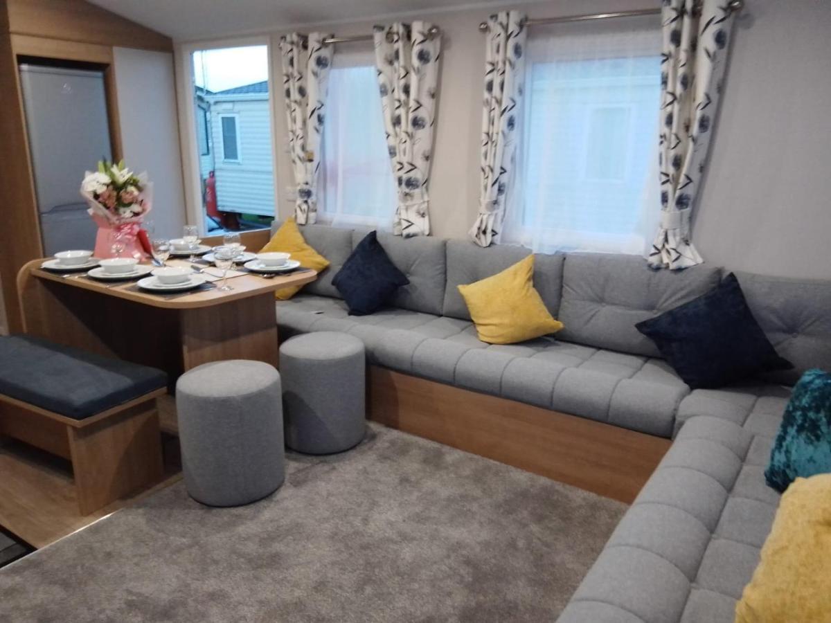 3 Bed ,Sleeps 8 Caravan California Cliffs Holiday Park Scratby Exterior photo