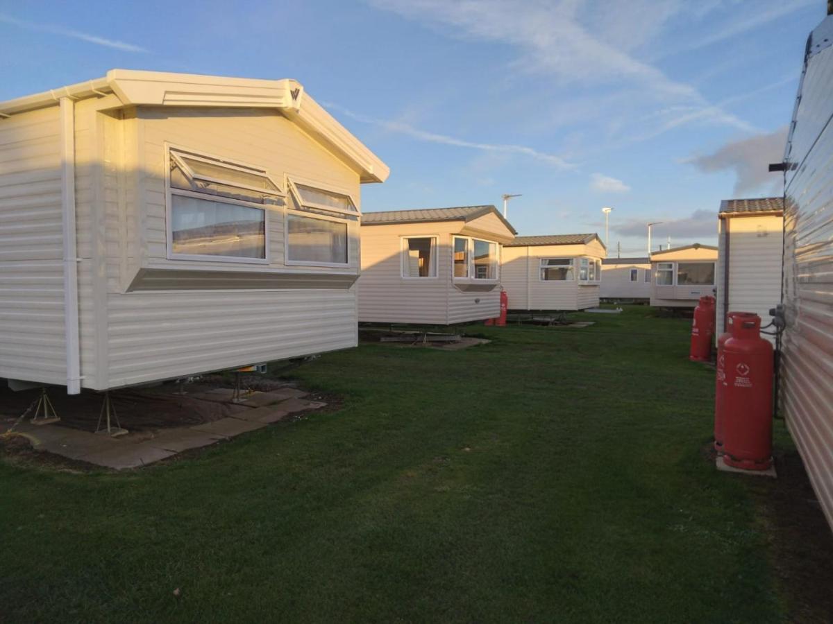 3 Bed ,Sleeps 8 Caravan California Cliffs Holiday Park Scratby Exterior photo